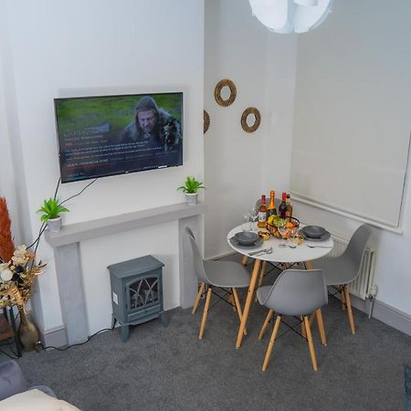The Highfield Villa, 5 Bedrooms, Northampton Centre, Sleeps 10 Ngoại thất bức ảnh