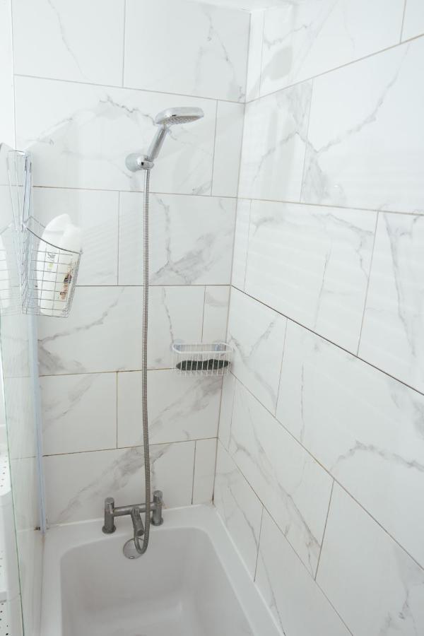 The Highfield Villa, 5 Bedrooms, Northampton Centre, Sleeps 10 Ngoại thất bức ảnh