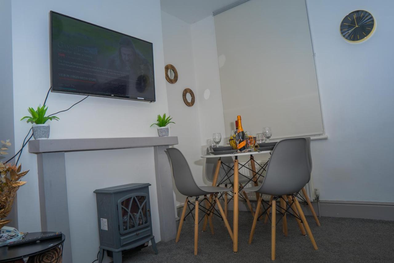 The Highfield Villa, 5 Bedrooms, Northampton Centre, Sleeps 10 Ngoại thất bức ảnh
