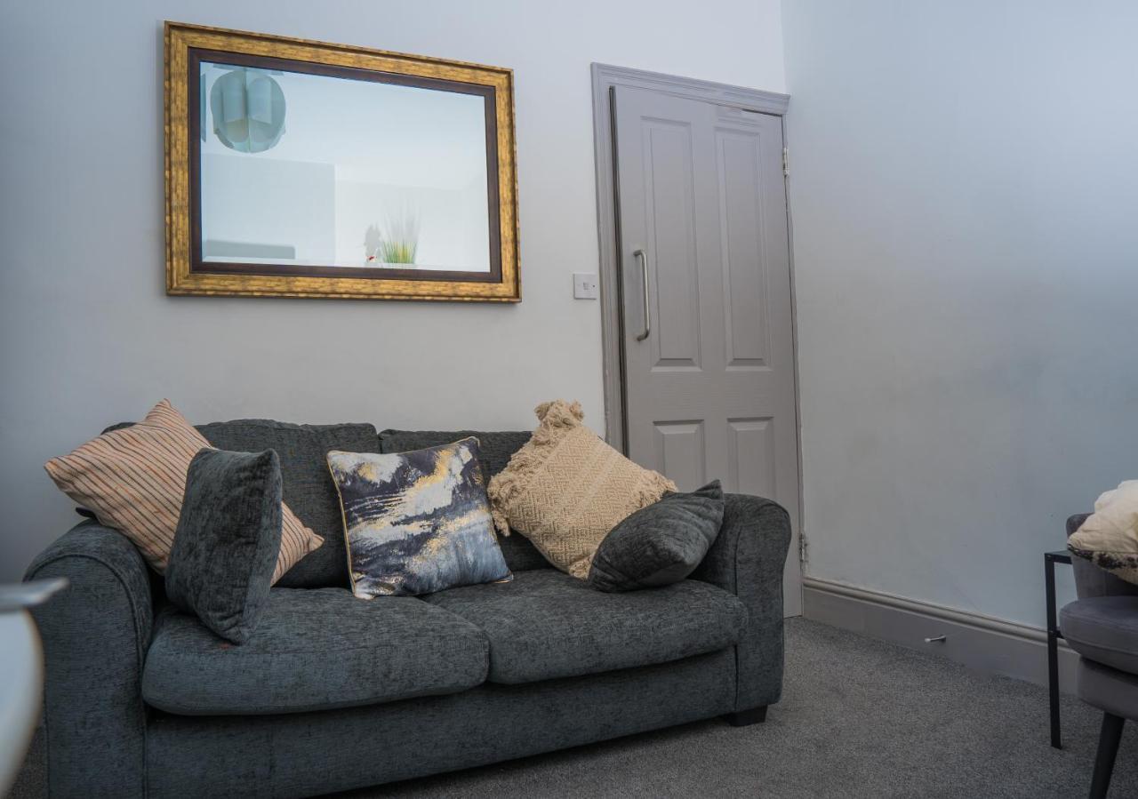 The Highfield Villa, 5 Bedrooms, Northampton Centre, Sleeps 10 Ngoại thất bức ảnh