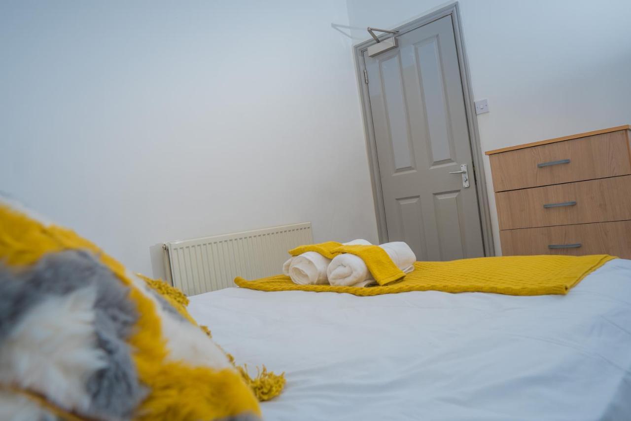 The Highfield Villa, 5 Bedrooms, Northampton Centre, Sleeps 10 Ngoại thất bức ảnh