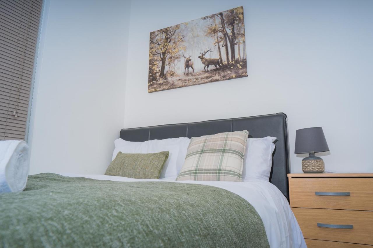 The Highfield Villa, 5 Bedrooms, Northampton Centre, Sleeps 10 Ngoại thất bức ảnh