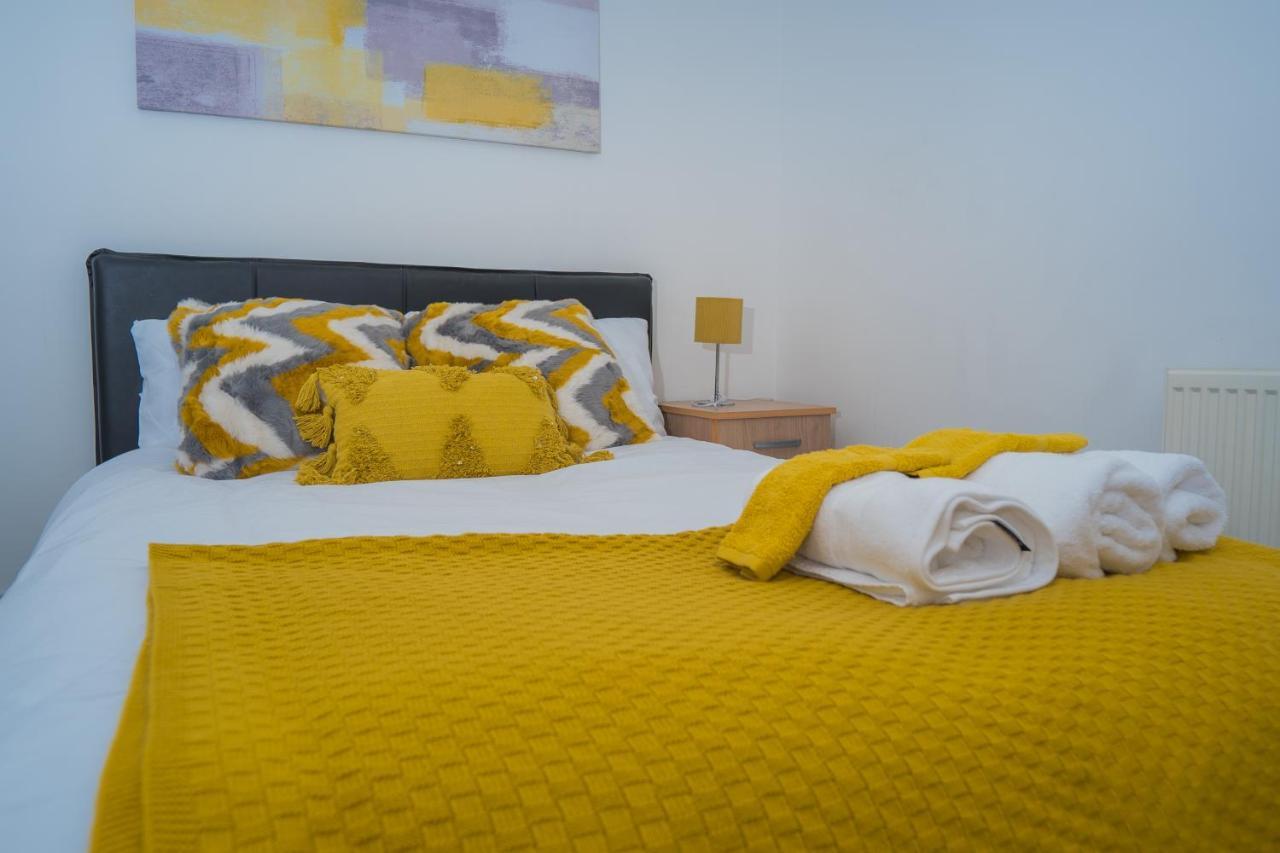 The Highfield Villa, 5 Bedrooms, Northampton Centre, Sleeps 10 Ngoại thất bức ảnh