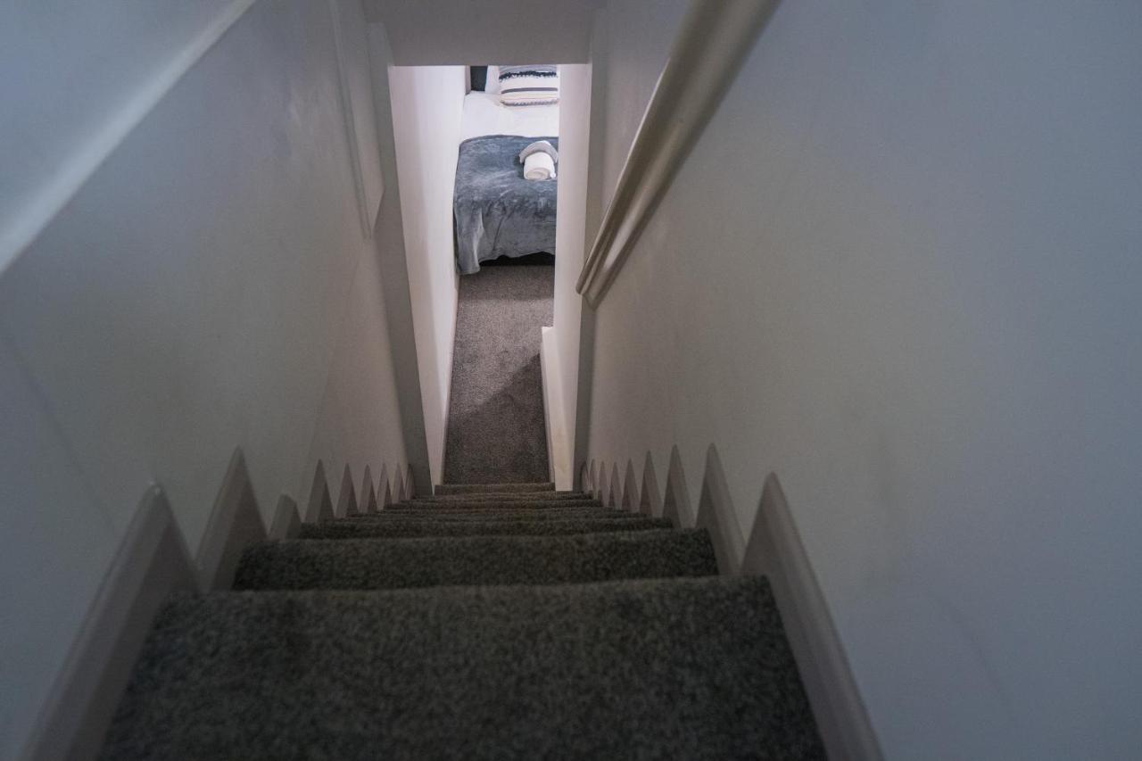 The Highfield Villa, 5 Bedrooms, Northampton Centre, Sleeps 10 Ngoại thất bức ảnh
