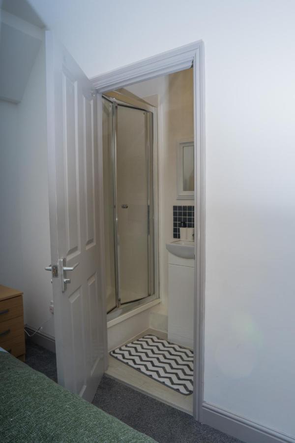 The Highfield Villa, 5 Bedrooms, Northampton Centre, Sleeps 10 Ngoại thất bức ảnh