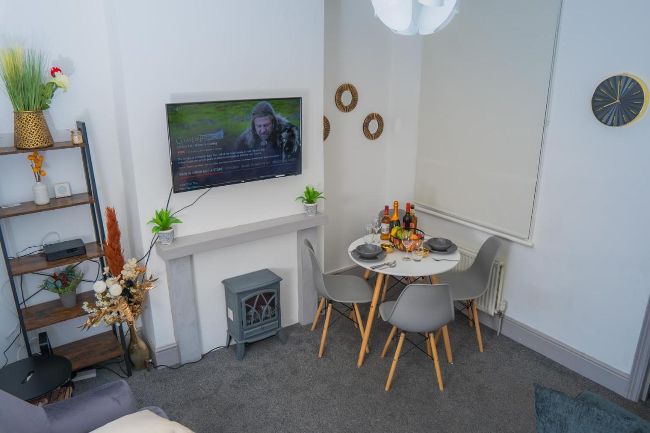 The Highfield Villa, 5 Bedrooms, Northampton Centre, Sleeps 10 Ngoại thất bức ảnh