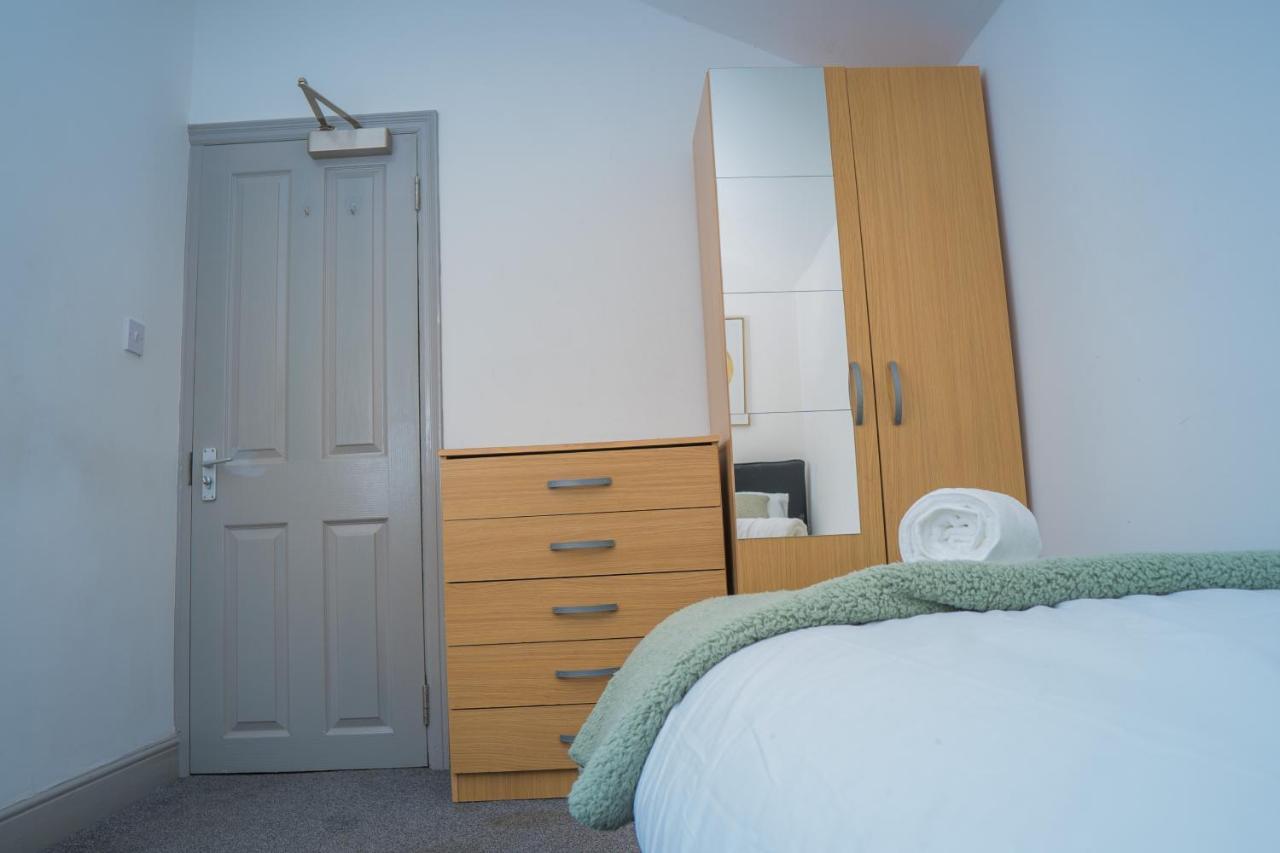 The Highfield Villa, 5 Bedrooms, Northampton Centre, Sleeps 10 Ngoại thất bức ảnh