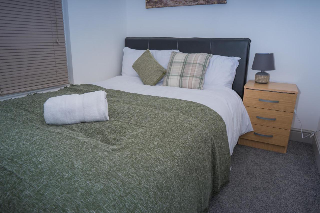 The Highfield Villa, 5 Bedrooms, Northampton Centre, Sleeps 10 Ngoại thất bức ảnh