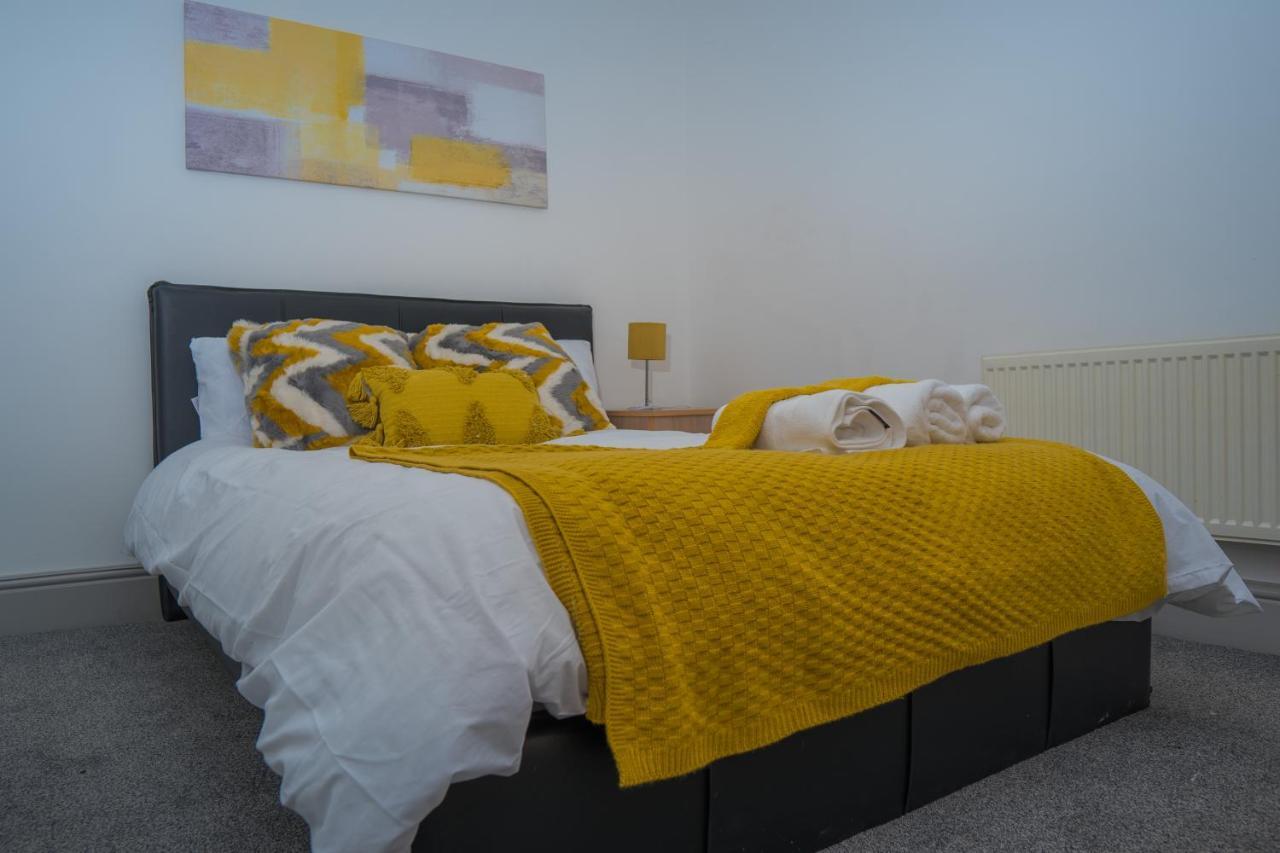 The Highfield Villa, 5 Bedrooms, Northampton Centre, Sleeps 10 Ngoại thất bức ảnh