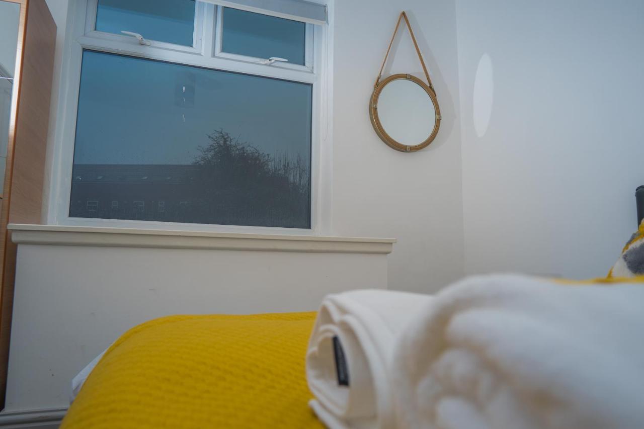 The Highfield Villa, 5 Bedrooms, Northampton Centre, Sleeps 10 Ngoại thất bức ảnh