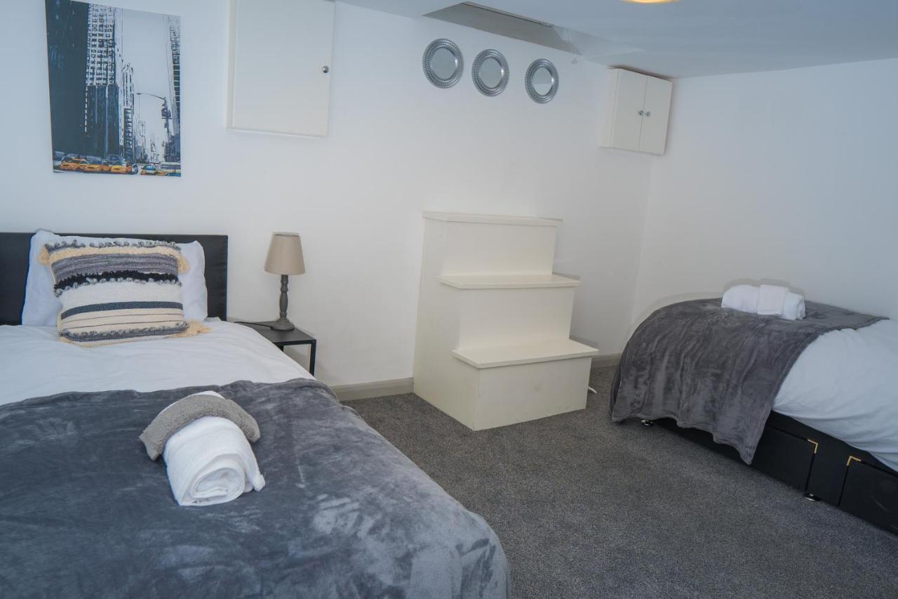 The Highfield Villa, 5 Bedrooms, Northampton Centre, Sleeps 10 Ngoại thất bức ảnh